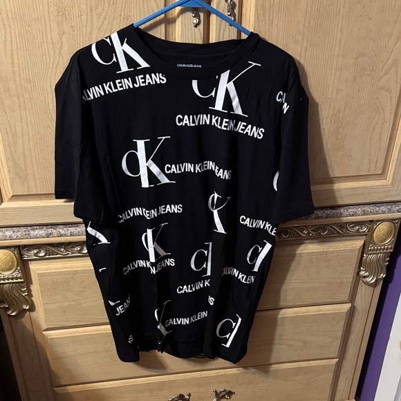Calvin Klein Black and White Logo T-Shirt - Picture 1 of 5